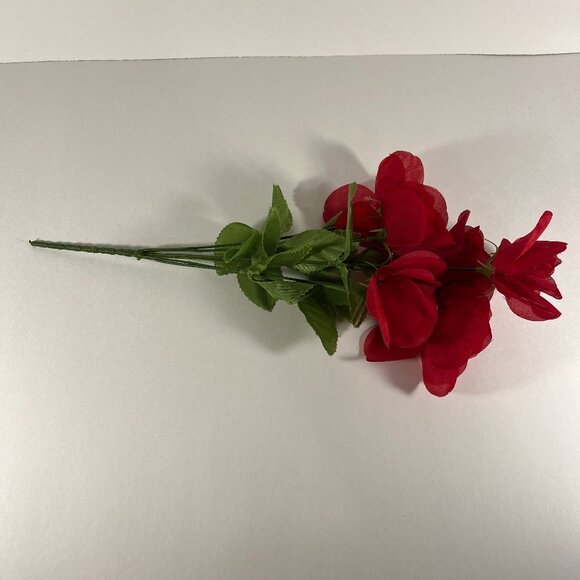Red Roses Fake Flowers Faux Flowers 5 Stems Included NWOT - Picture 1 of 3